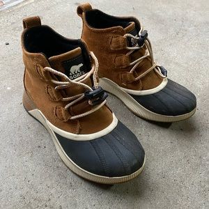 Sorel boots size 4